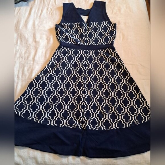 Lands' End Sleeveless Fit & Flare Dress Geometric Print Stretch Navy Size 6 EUC - Picture 2 of 6